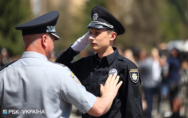 &quot;Сталева дисципліна&quot;: фоторепортаж із першого випуску Академії патрульної поліції в Києві